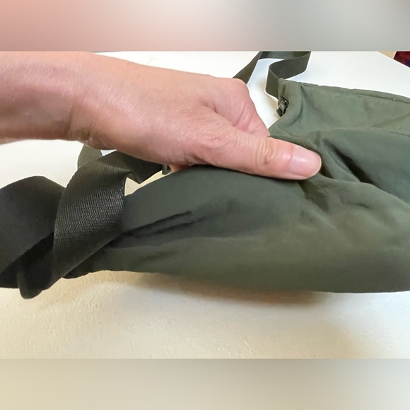 Uniqlo green round mini shoulder bag with sushi embroidery - Picture 5 of 9